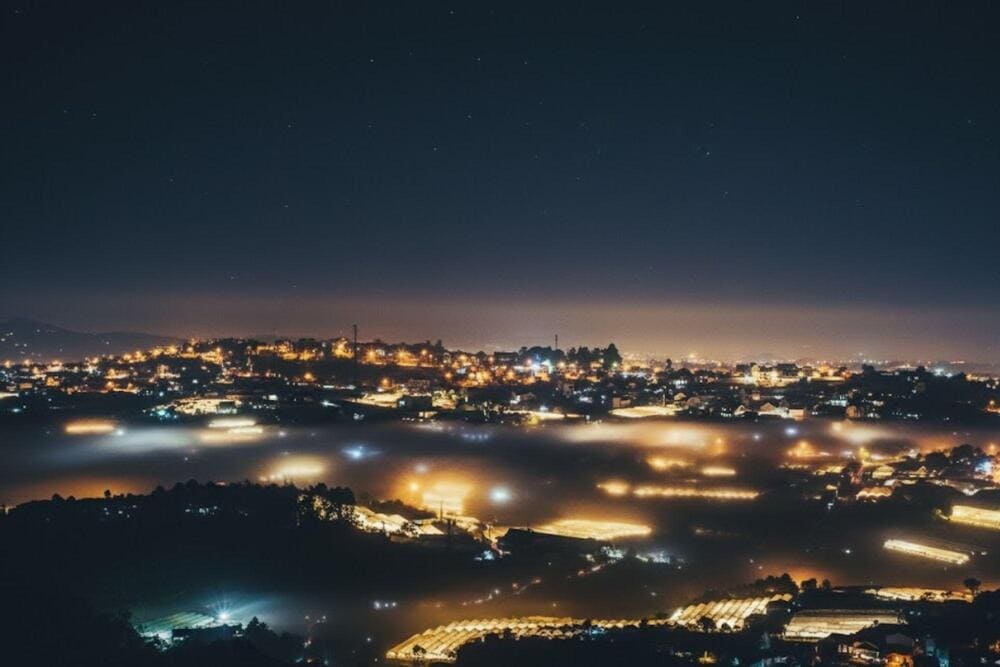 X&oacute;m L&egrave;o bắt đầu l&ecirc;n đ&egrave;n v&agrave;o chiều muộn, khoảng 18:00 giờ